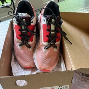 On Cloud stratus size 10 women’s sneakers